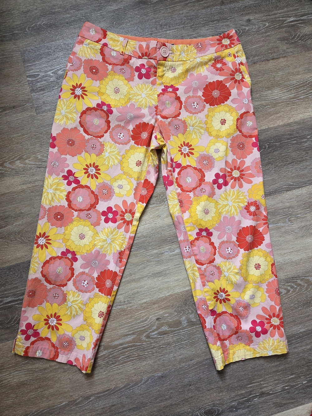 Izod Women's Size 12 Retro Mod Vintage Floral Capri Pants - Pink, Yellow & Coral